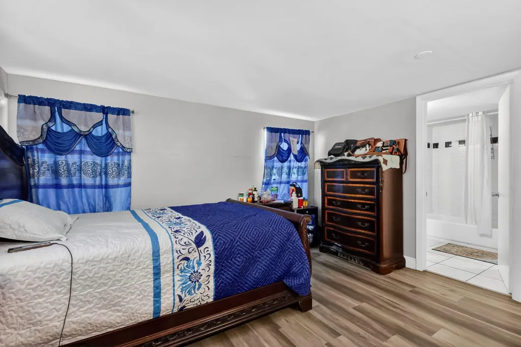 831 30th Court West Palm Beach FL 33407