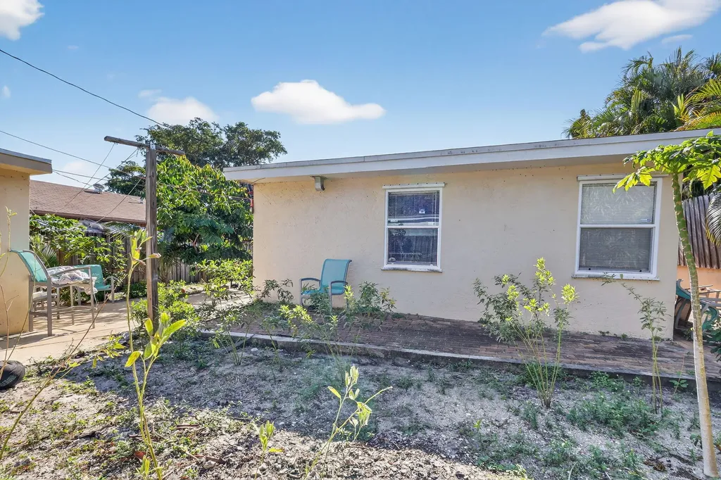831 30th Court West Palm Beach FL 33407