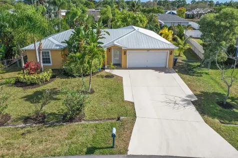 685 NW Monroe Street Port St Lucie FL 34983