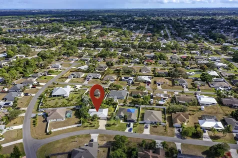 685 NW Monroe Street Port St Lucie FL 34983