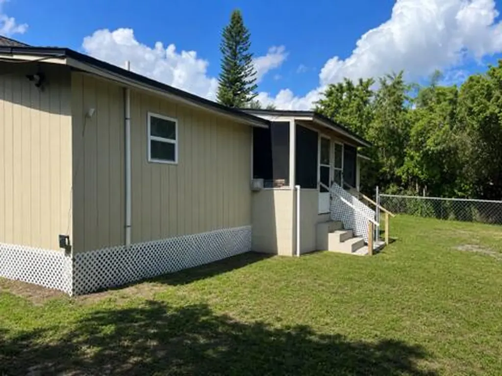 130 E Northside Drive Lake Wales FL 33853