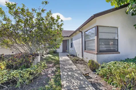 9074 Chatsworth Cascades Boca Raton FL 33434