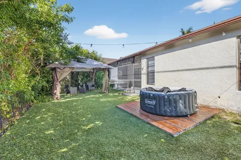 9074 Chatsworth Cascades Boca Raton FL 33434