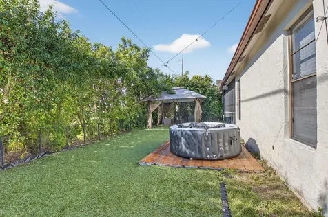 9074 Chatsworth Cascades Boca Raton FL 33434