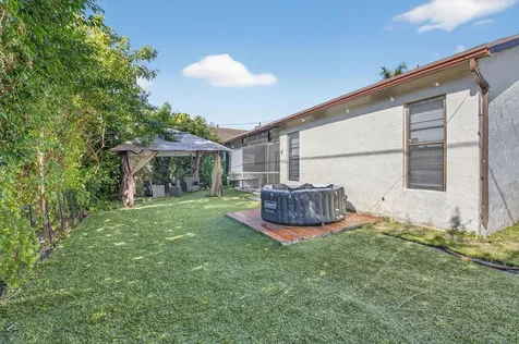 9074 Chatsworth Cascades Boca Raton FL 33434