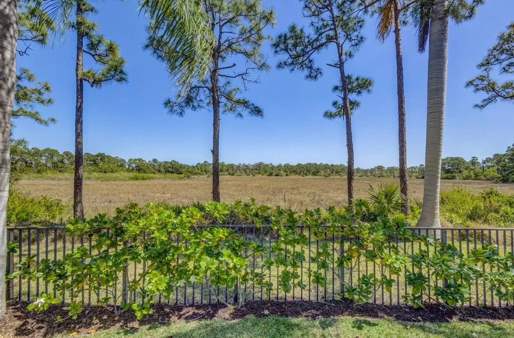 118 Via Quantera Palm Beach Gardens FL 33418