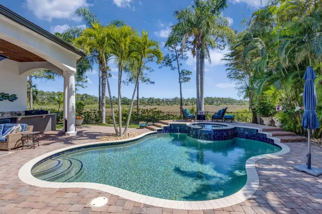 118 Via Quantera Palm Beach Gardens FL 33418