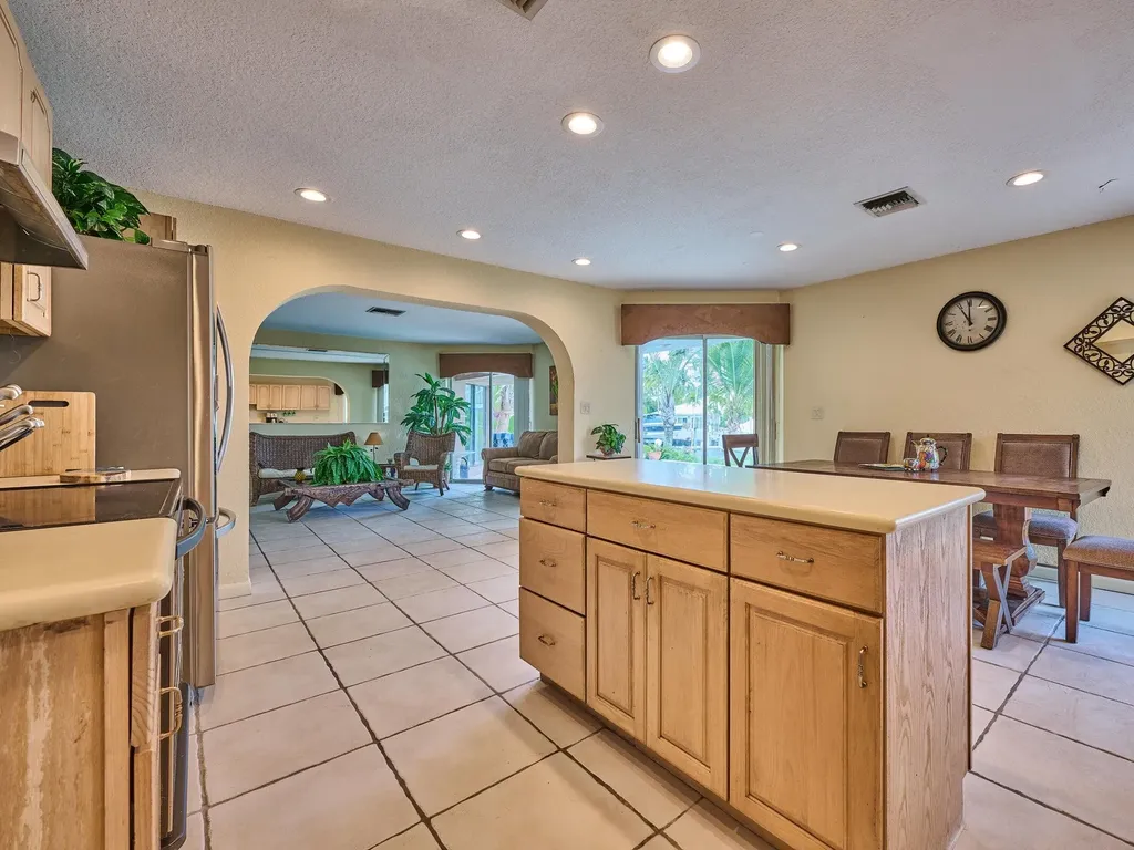 2810 NE 48th Court Lighthouse Point FL 33064
