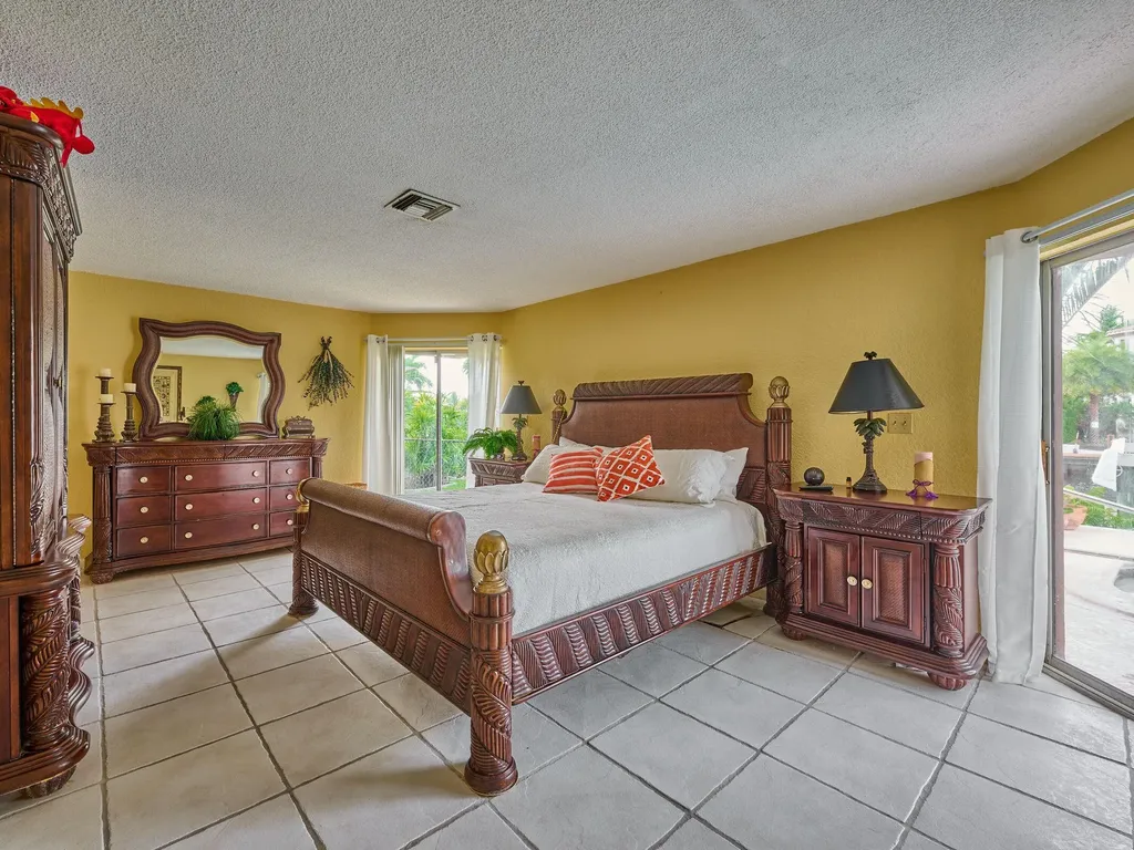 2810 NE 48th Court Lighthouse Point FL 33064