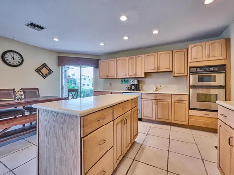 2810 NE 48th Court Lighthouse Point FL 33064