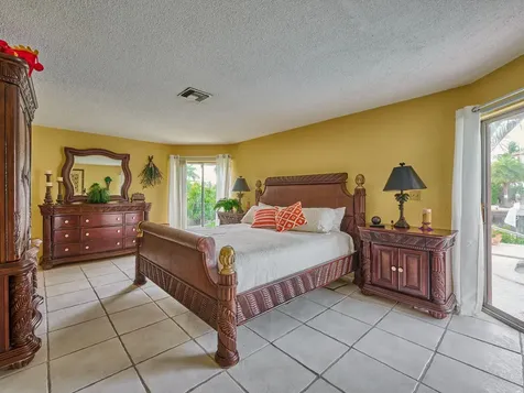 2810 NE 48th Court Lighthouse Point FL 33064