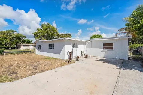 236 SW 14th Street Dania Beach FL 33004