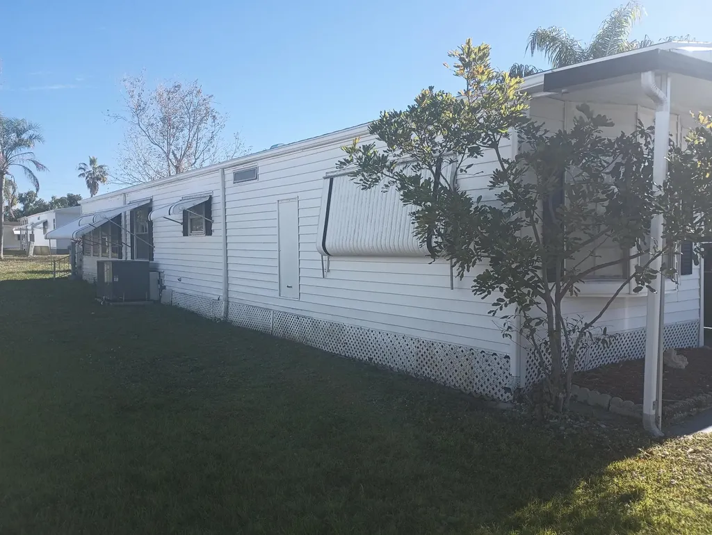 12 Universidad Lane Port St Lucie FL 34952