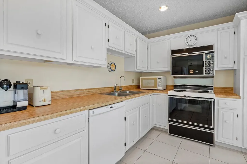 4665 Kittiwake Court Boynton Beach FL 33436