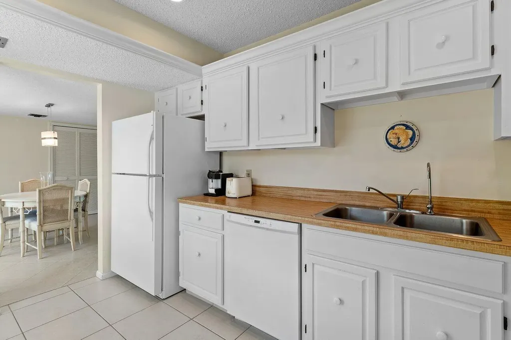 4665 Kittiwake Court Boynton Beach FL 33436