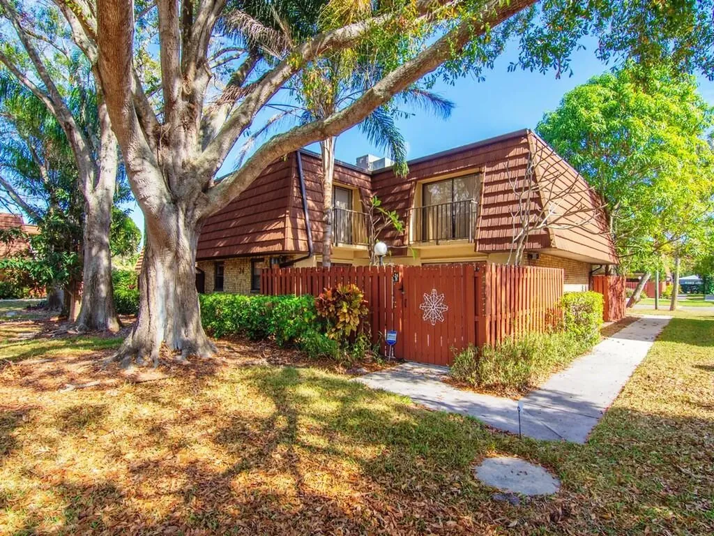 1458 N Lawnwood Circle Fort Pierce FL 34950
