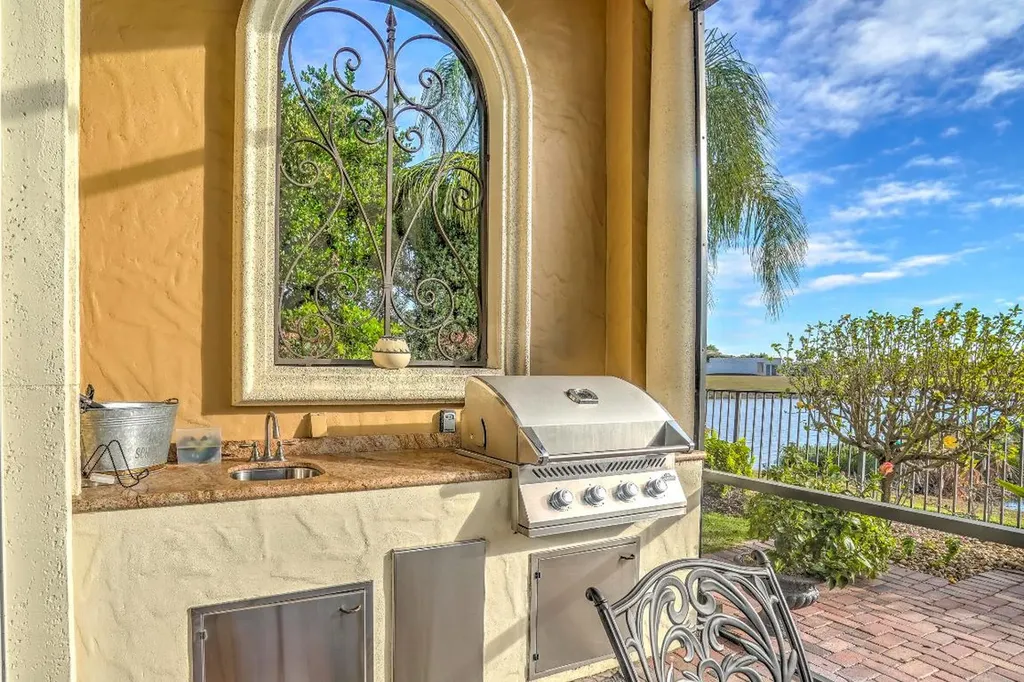 231 SE Bella Strano Port St Lucie FL 34984