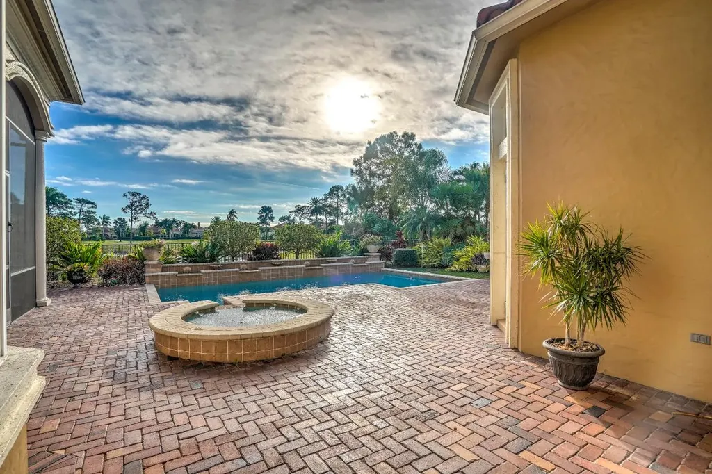 231 SE Bella Strano Port St Lucie FL 34984