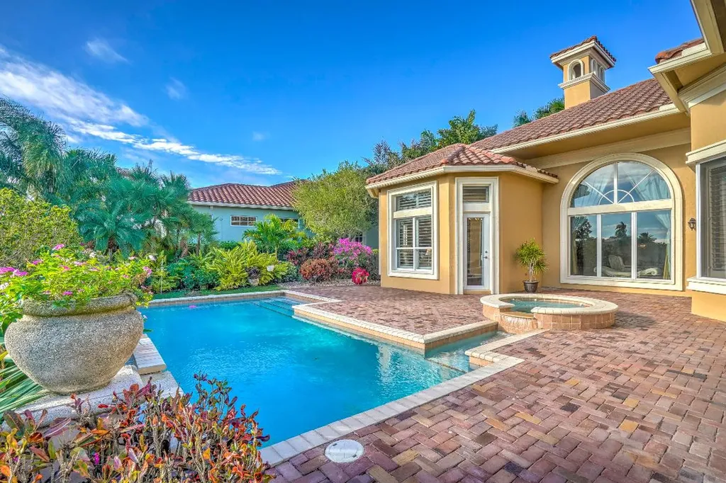 231 SE Bella Strano Port St Lucie FL 34984
