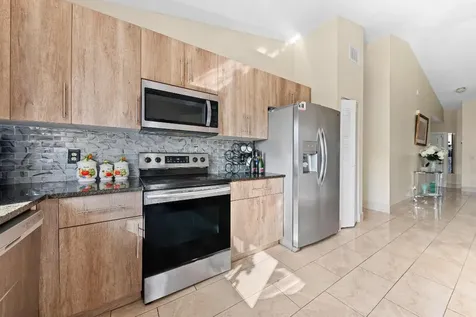 31 Peachtree Place Boynton Beach FL 33436