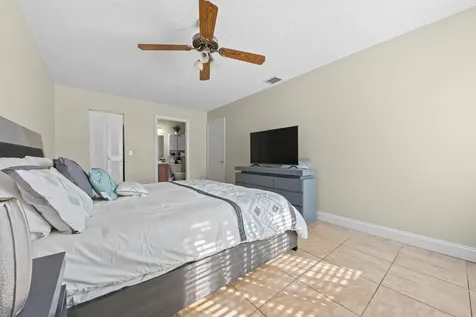 31 Peachtree Place Boynton Beach FL 33436