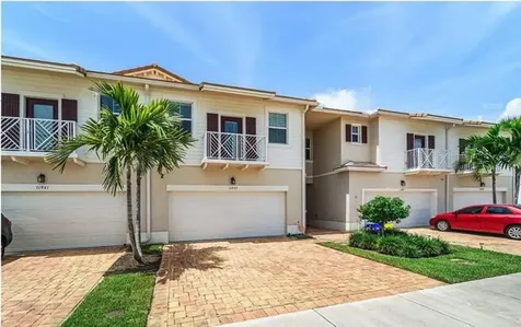 11937 Park Central Royal Palm Beach FL 33411