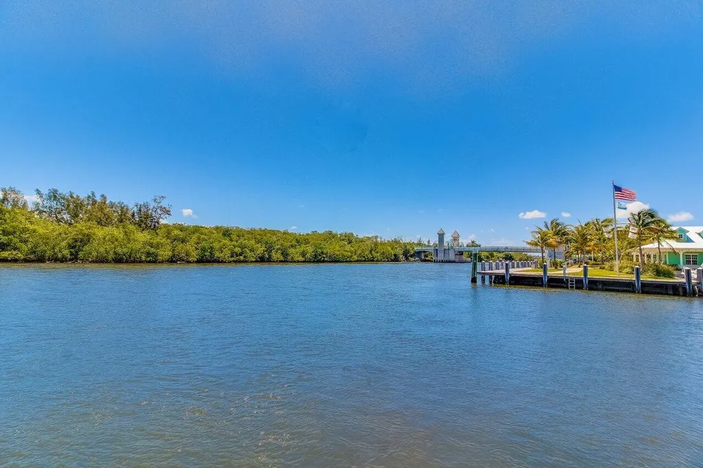 625 Casa Loma Boulevard Boynton Beach FL 33435