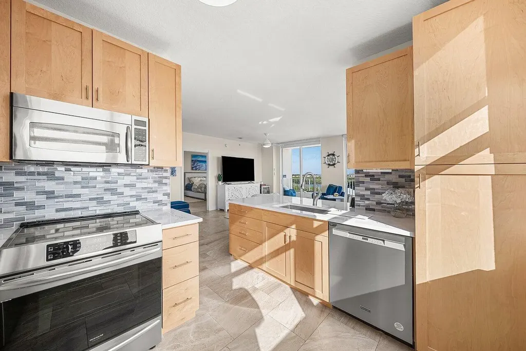 625 Casa Loma Boulevard Boynton Beach FL 33435