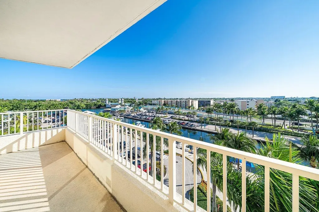 625 Casa Loma Boulevard Boynton Beach FL 33435