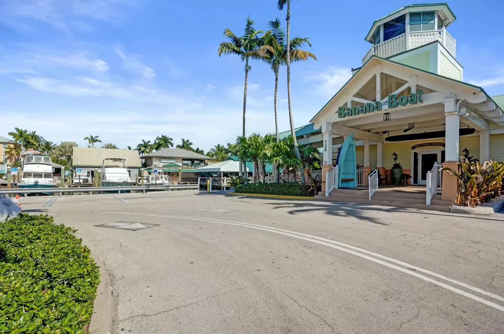 625 Casa Loma Boulevard Boynton Beach FL 33435