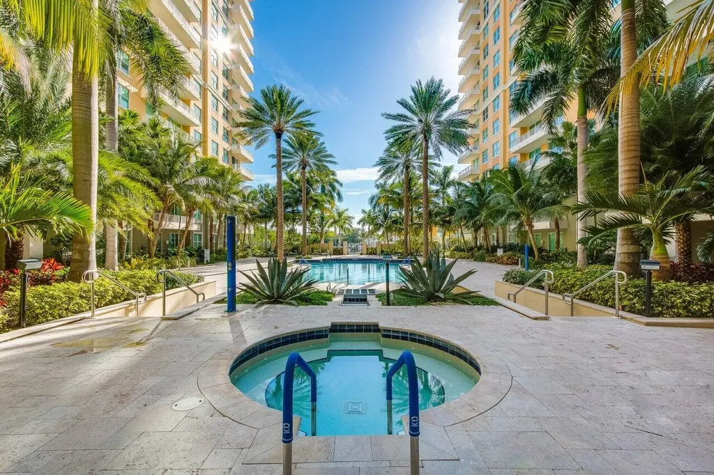 625 Casa Loma Boulevard Boynton Beach FL 33435