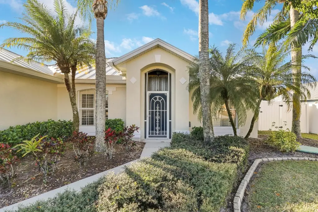 5822 NW Begonia Avenue Port St Lucie FL 34986