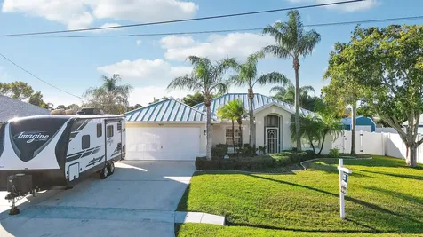 5822 NW Begonia Avenue Port St Lucie FL 34986