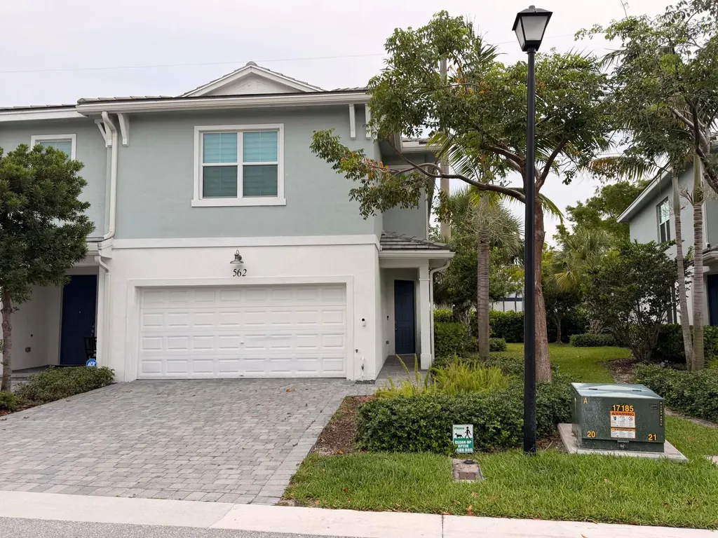 562 Parsons Way Deerfield Beach FL 33442