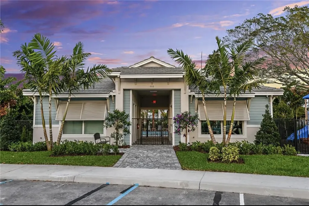 562 Parsons Way Deerfield Beach FL 33442