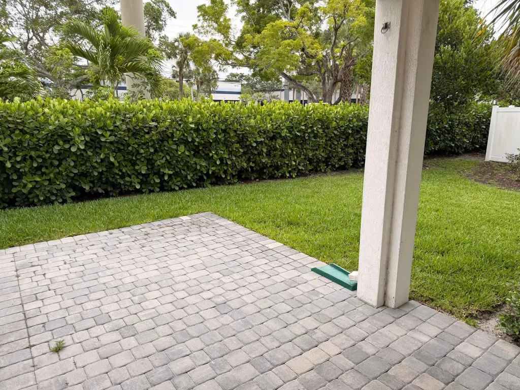 562 Parsons Way Deerfield Beach FL 33442