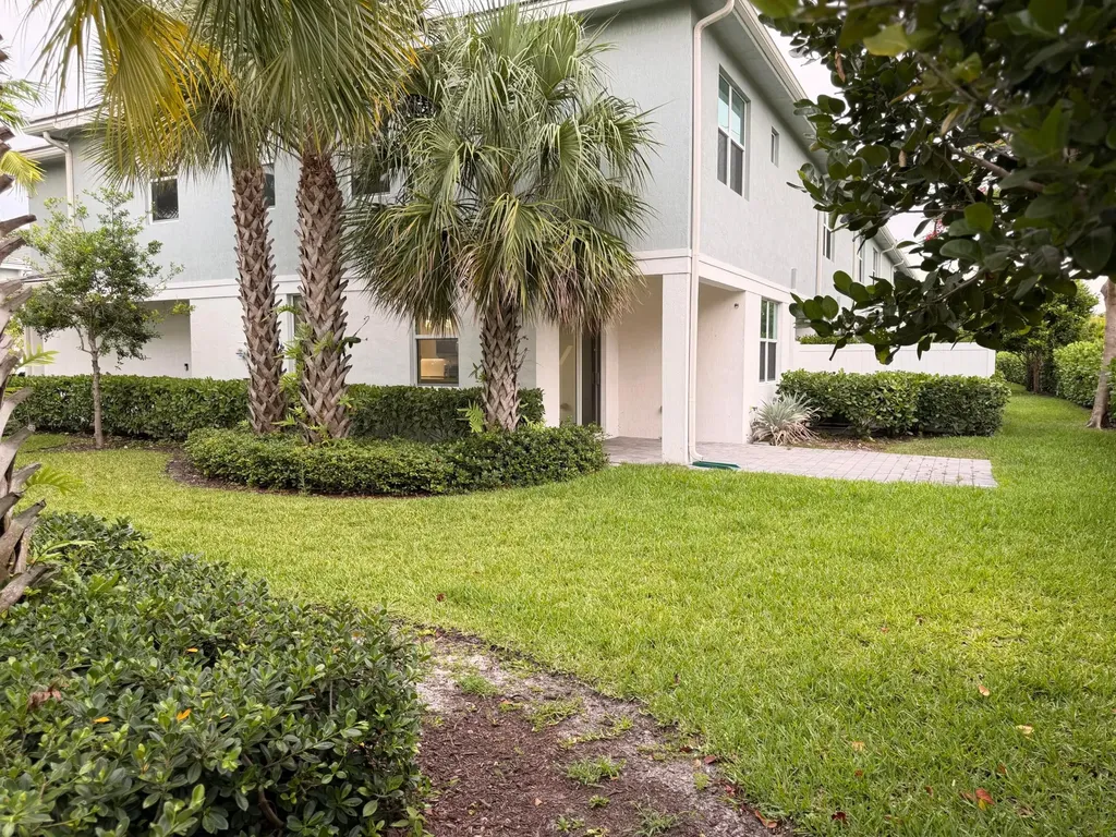 562 Parsons Way Deerfield Beach FL 33442