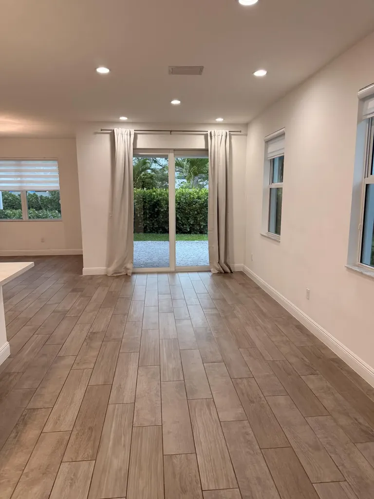 562 Parsons Way Deerfield Beach FL 33442