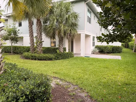 562 Parsons Way Deerfield Beach FL 33442