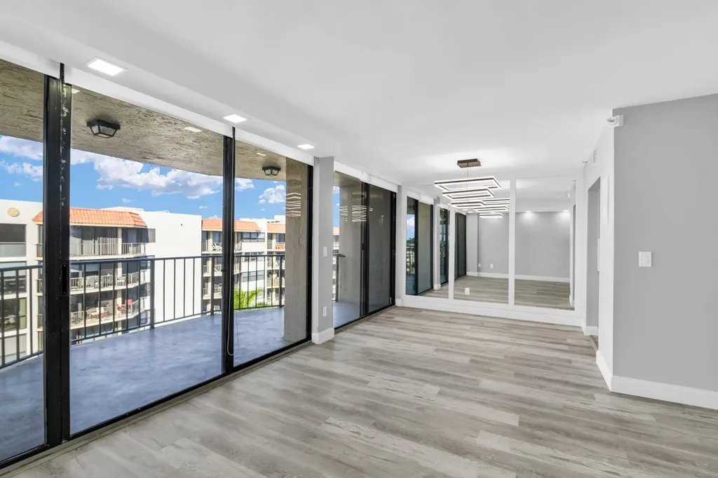 859 Jeffery Street Boca Raton FL 33487