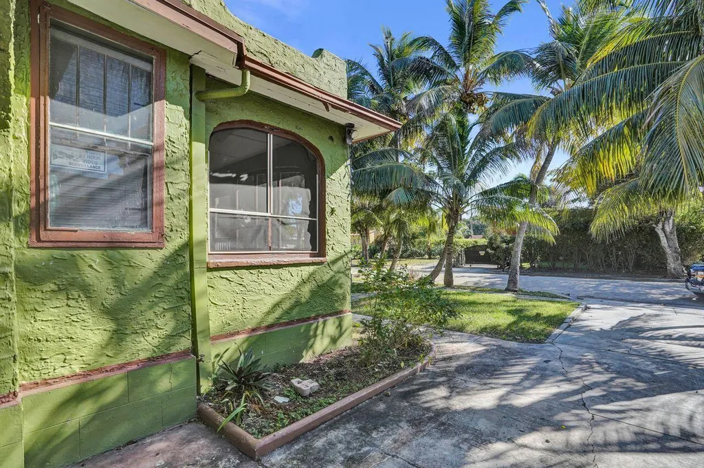 627 30th Street West Palm Beach FL 33407