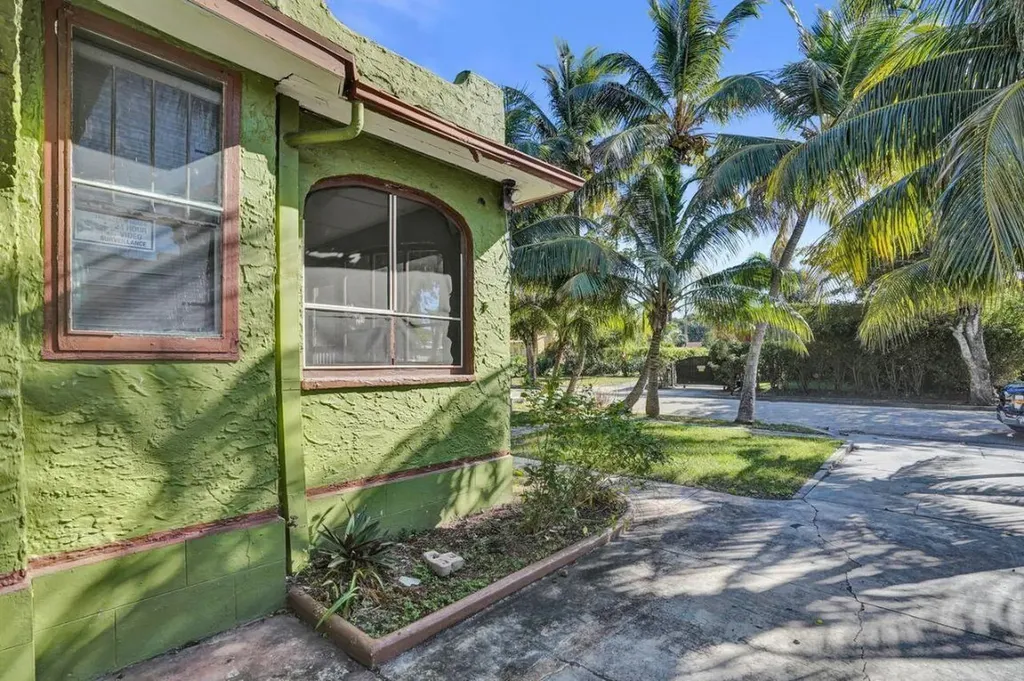 627 30th Street West Palm Beach FL 33407