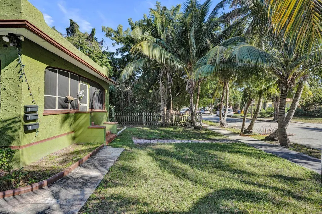627 30th Street West Palm Beach FL 33407