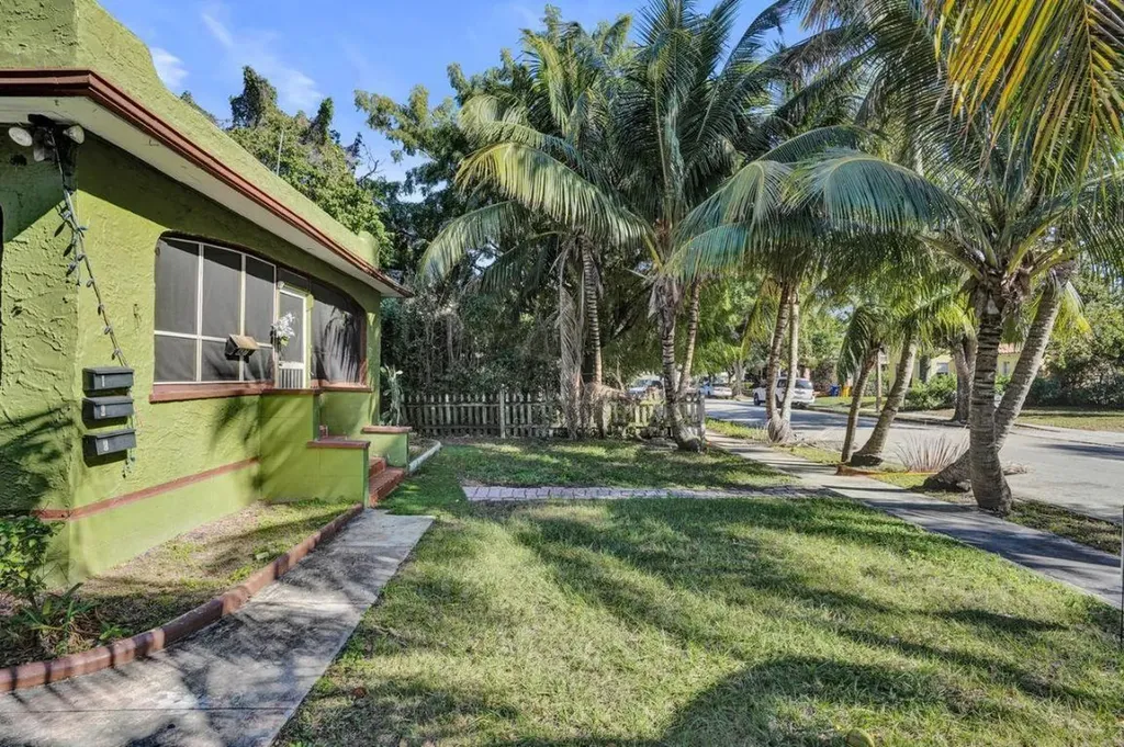 627 30th Street West Palm Beach FL 33407