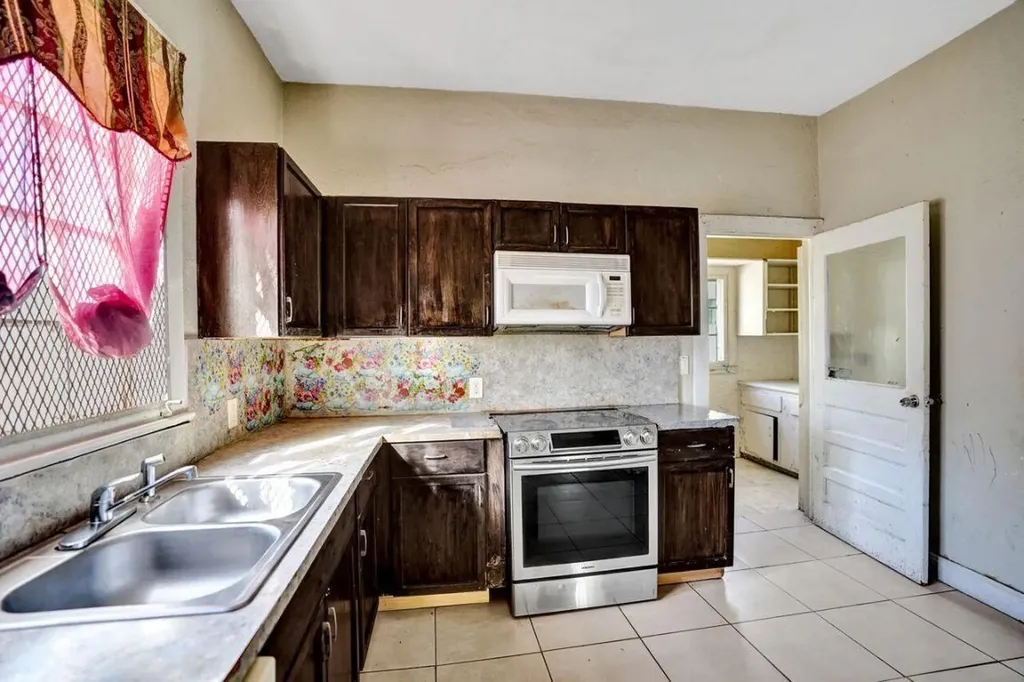 627 30th Street West Palm Beach FL 33407