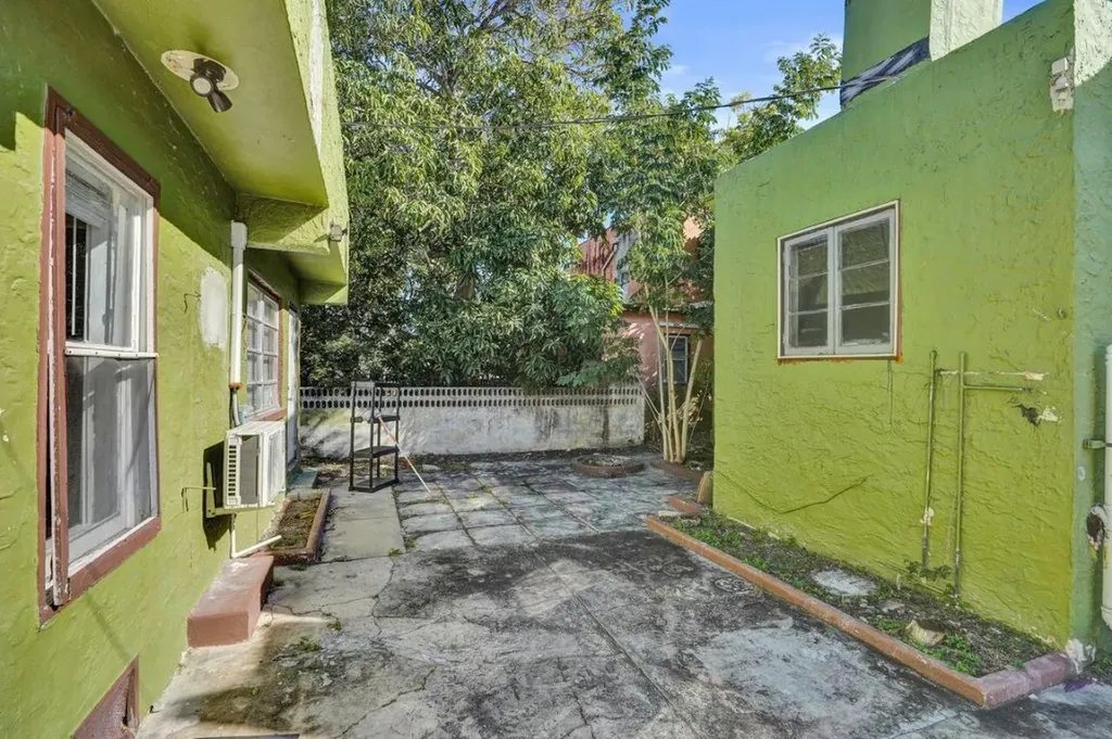 627 30th Street West Palm Beach FL 33407