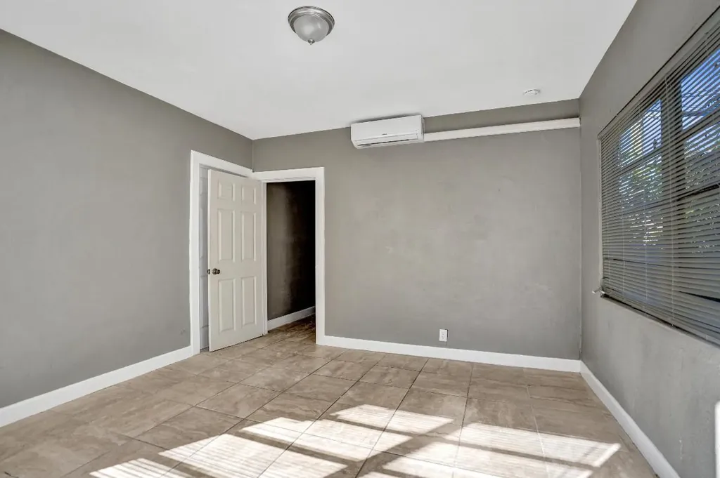 627 30th Street West Palm Beach FL 33407