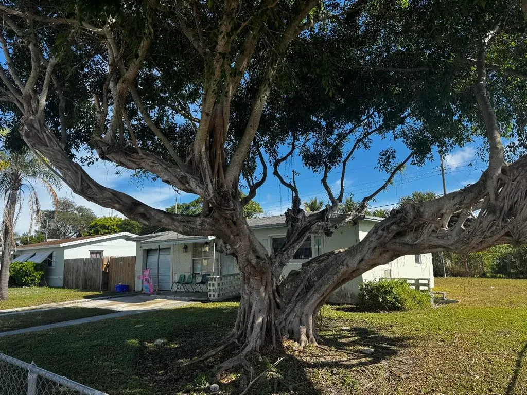 1410 NW 1st Court Boynton Beach FL 33435