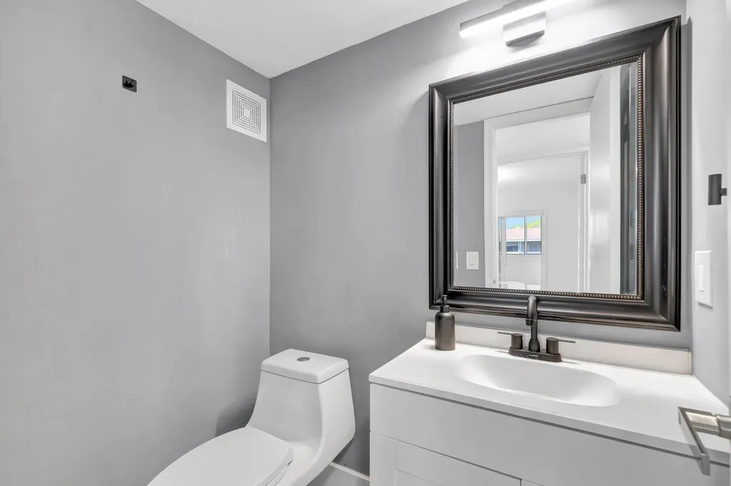 229 Chatham K West Palm Beach FL 33417