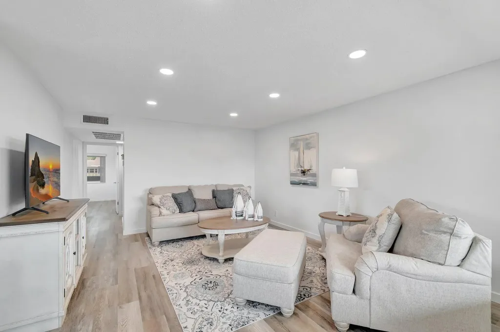 229 Chatham K West Palm Beach FL 33417